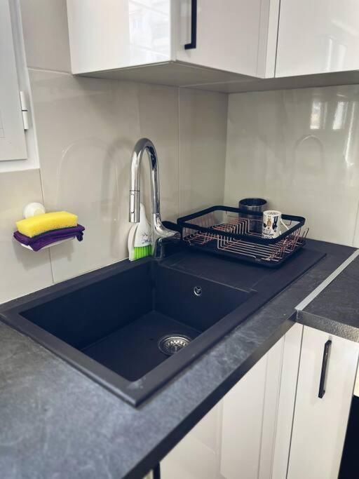 Minimal 3Br Apartment In Athen Eksteriør billede